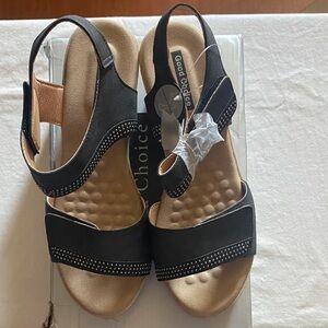 Good Choice Women's Black and Tan Sandals Size 8